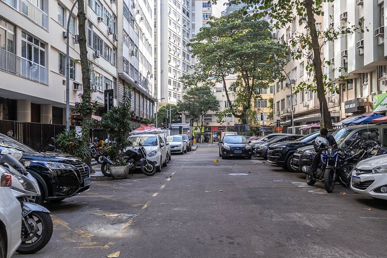 Conforto e vista mar na quadra da praia de Copa