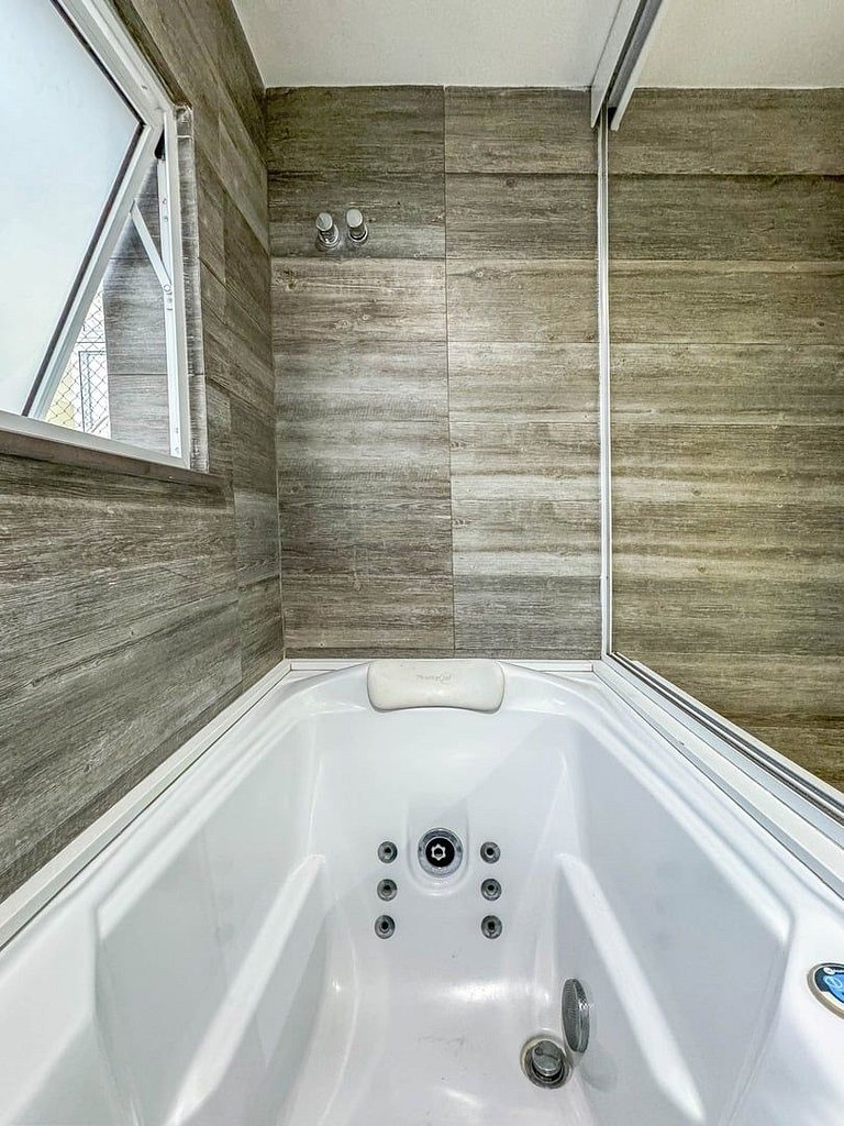 Luxuosa Cobertura com vista incrível para o mar
