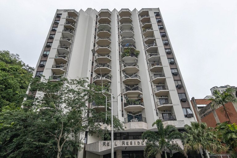 Flat com serviços e vista mar