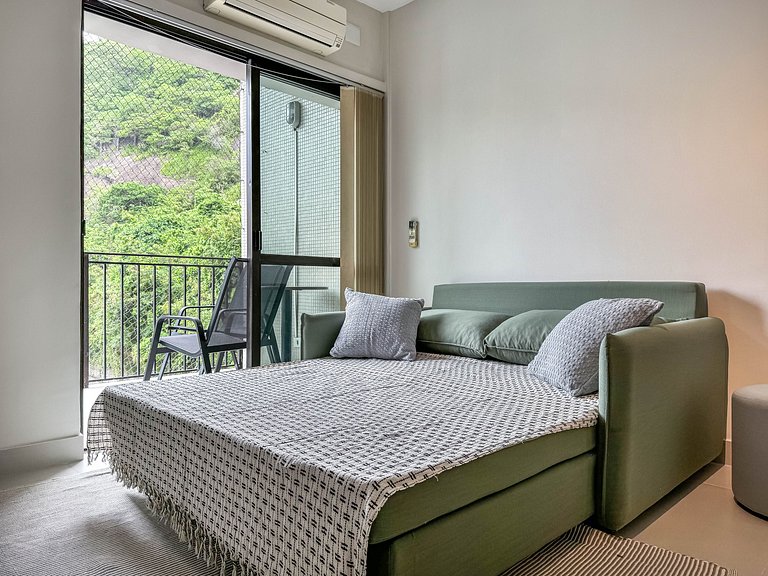 Apartamento com serviços e piscina perto da praia