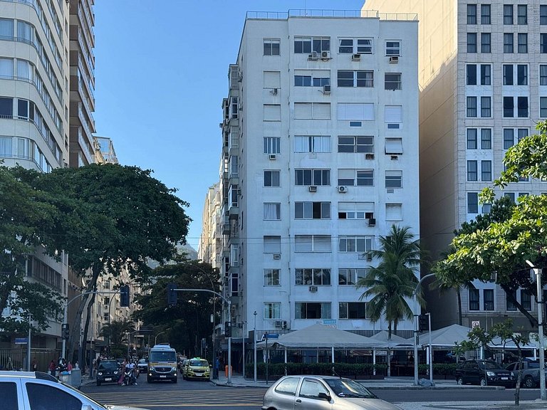 Amplo e moderno na praia de Copacabana
