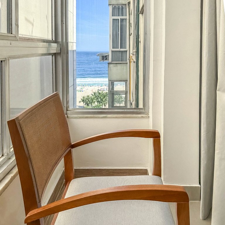 Amplo e moderno na praia de Copacabana