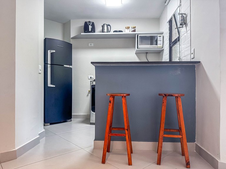 Apartamento com serviços e piscina perto da praia