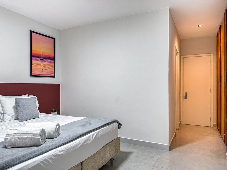 Apartamento com serviços e piscina perto da praia