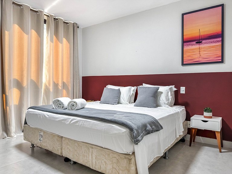 Apartamento com serviços e piscina perto da praia