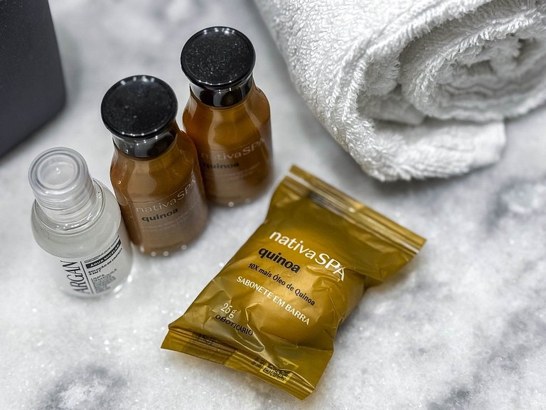 Apartamento com serviços e piscina perto da praia