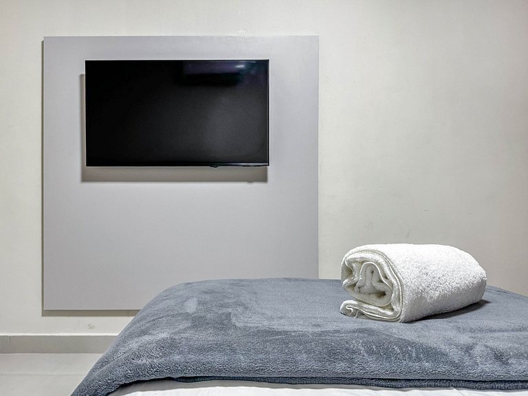 Apartamento com serviços e piscina perto da praia