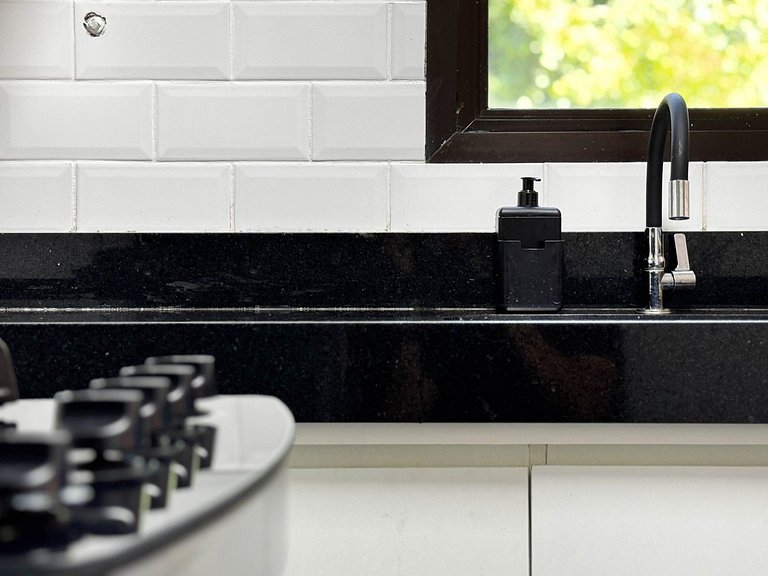 Apartamento com serviços e piscina perto da praia