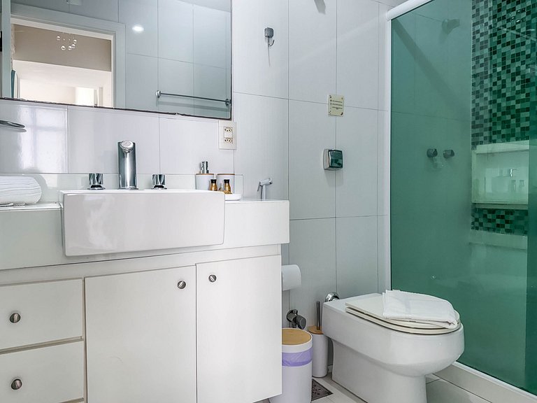 Vista Mar com 2 Quartos na quadra da praia